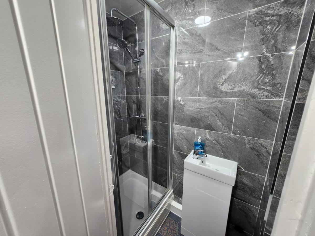 4 Bedroom 2 Bathroom Shared House - Near Bhx And Nec Birmingham Extérieur photo