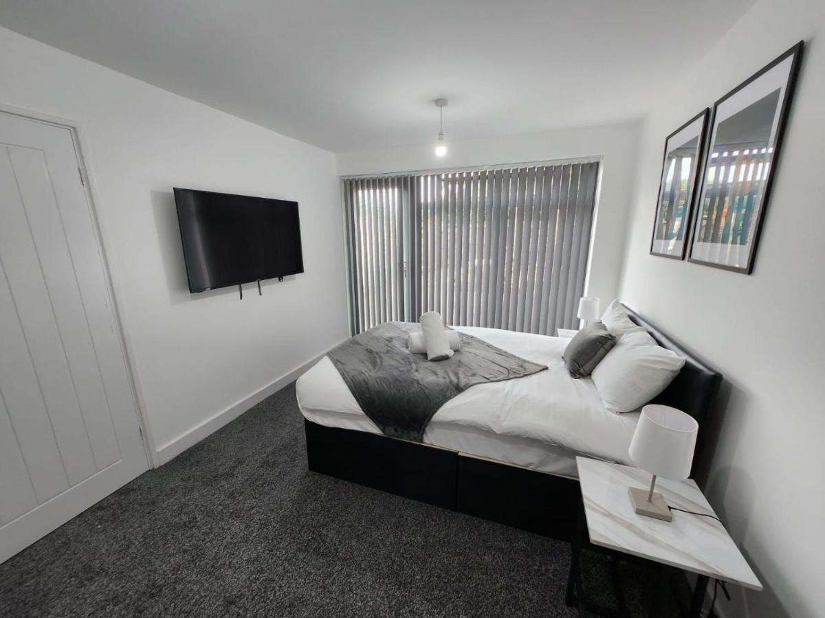 4 Bedroom 2 Bathroom Shared House - Near Bhx And Nec Birmingham Extérieur photo