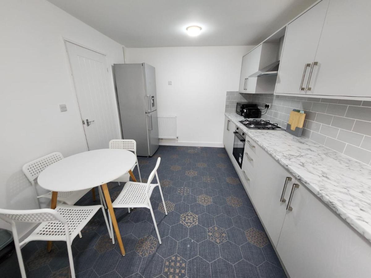 4 Bedroom 2 Bathroom Shared House - Near Bhx And Nec Birmingham Extérieur photo