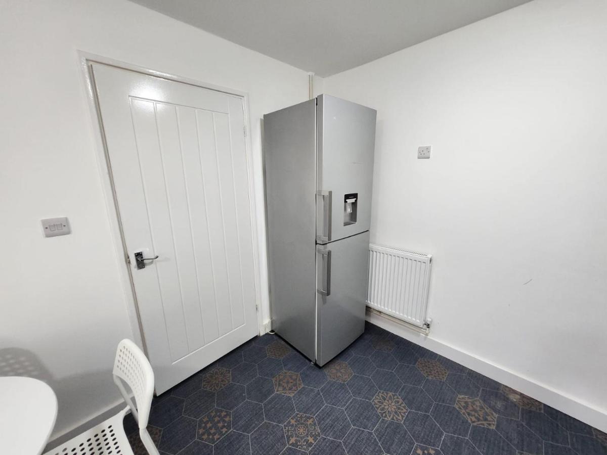 4 Bedroom 2 Bathroom Shared House - Near Bhx And Nec Birmingham Extérieur photo