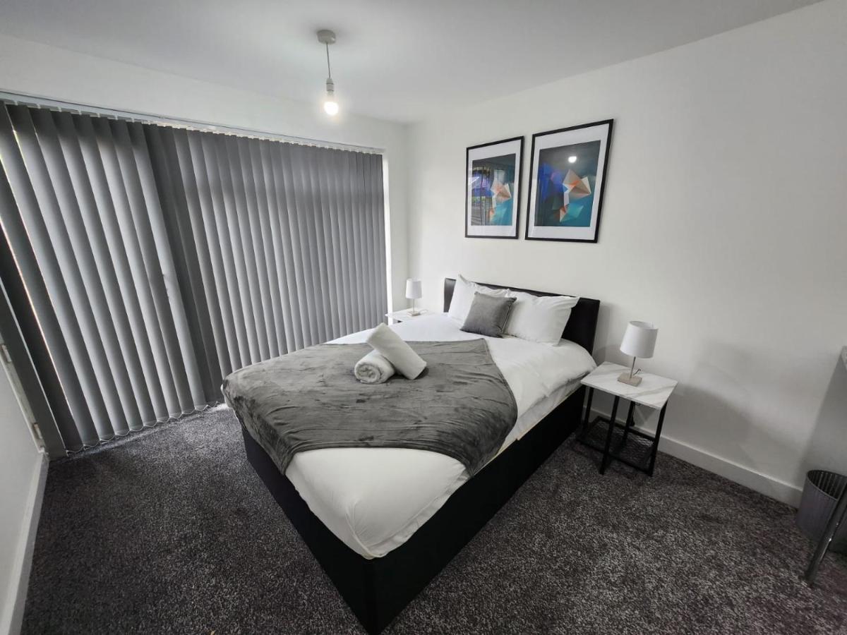 4 Bedroom 2 Bathroom Shared House - Near Bhx And Nec Birmingham Extérieur photo
