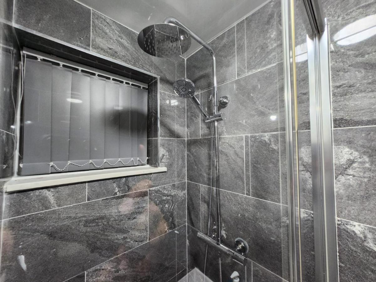 4 Bedroom 2 Bathroom Shared House - Near Bhx And Nec Birmingham Extérieur photo