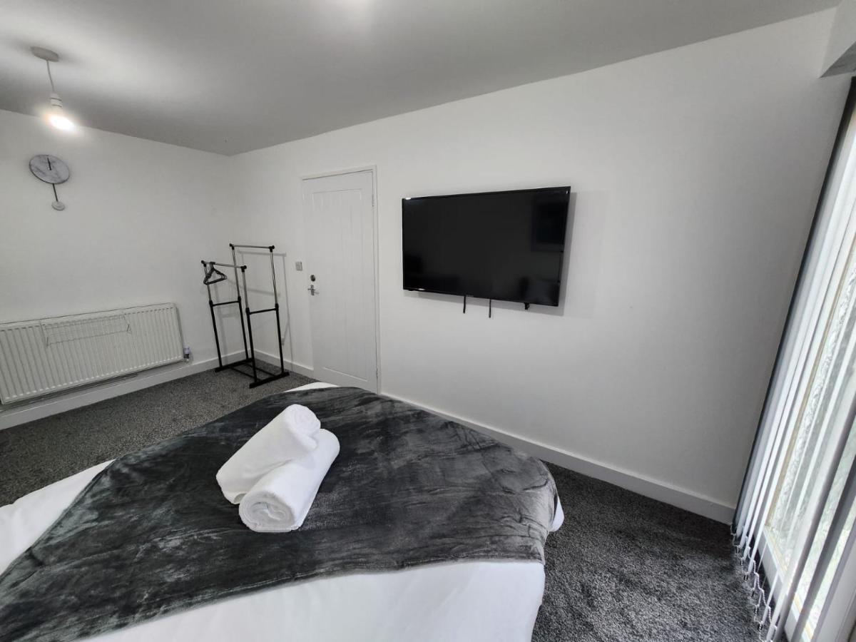 4 Bedroom 2 Bathroom Shared House - Near Bhx And Nec Birmingham Extérieur photo