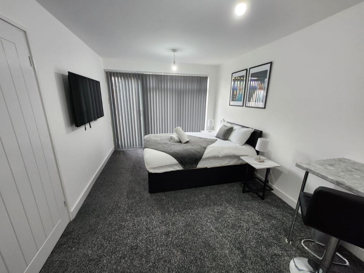 4 Bedroom 2 Bathroom Shared House - Near Bhx And Nec Birmingham Extérieur photo