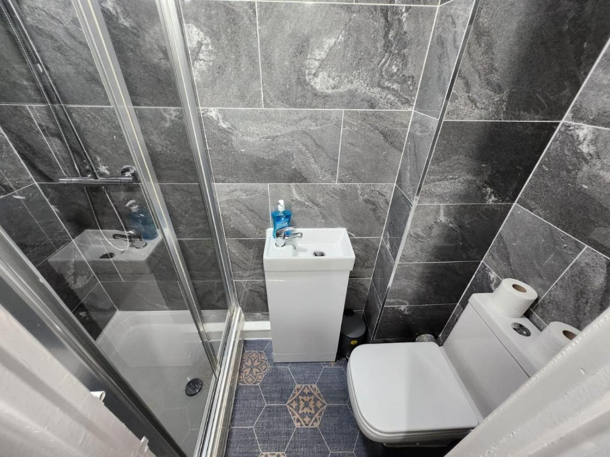 4 Bedroom 2 Bathroom Shared House - Near Bhx And Nec Birmingham Extérieur photo