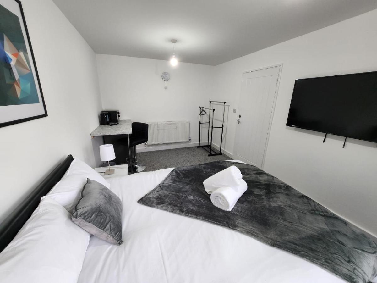 4 Bedroom 2 Bathroom Shared House - Near Bhx And Nec Birmingham Extérieur photo
