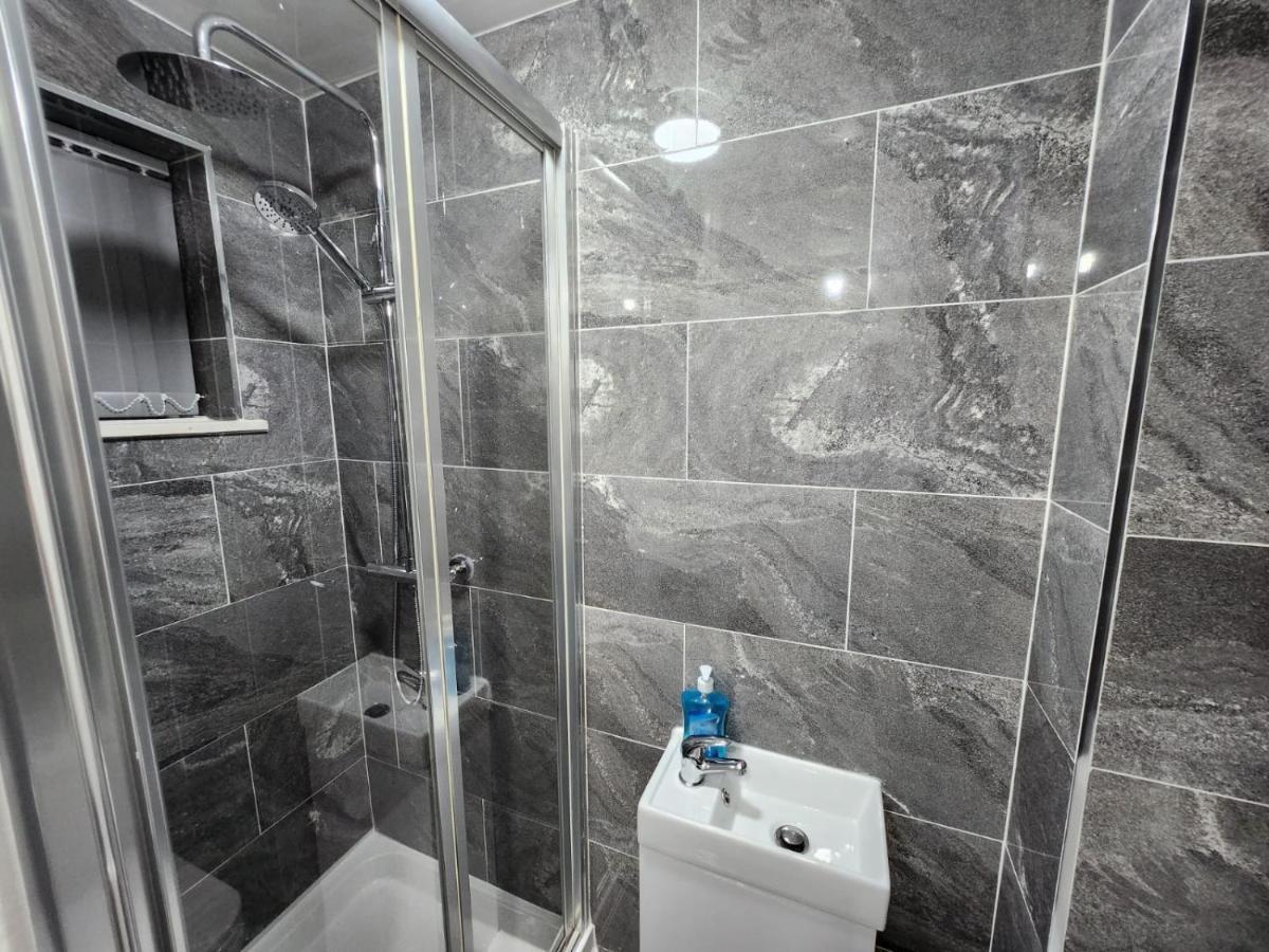 4 Bedroom 2 Bathroom Shared House - Near Bhx And Nec Birmingham Extérieur photo