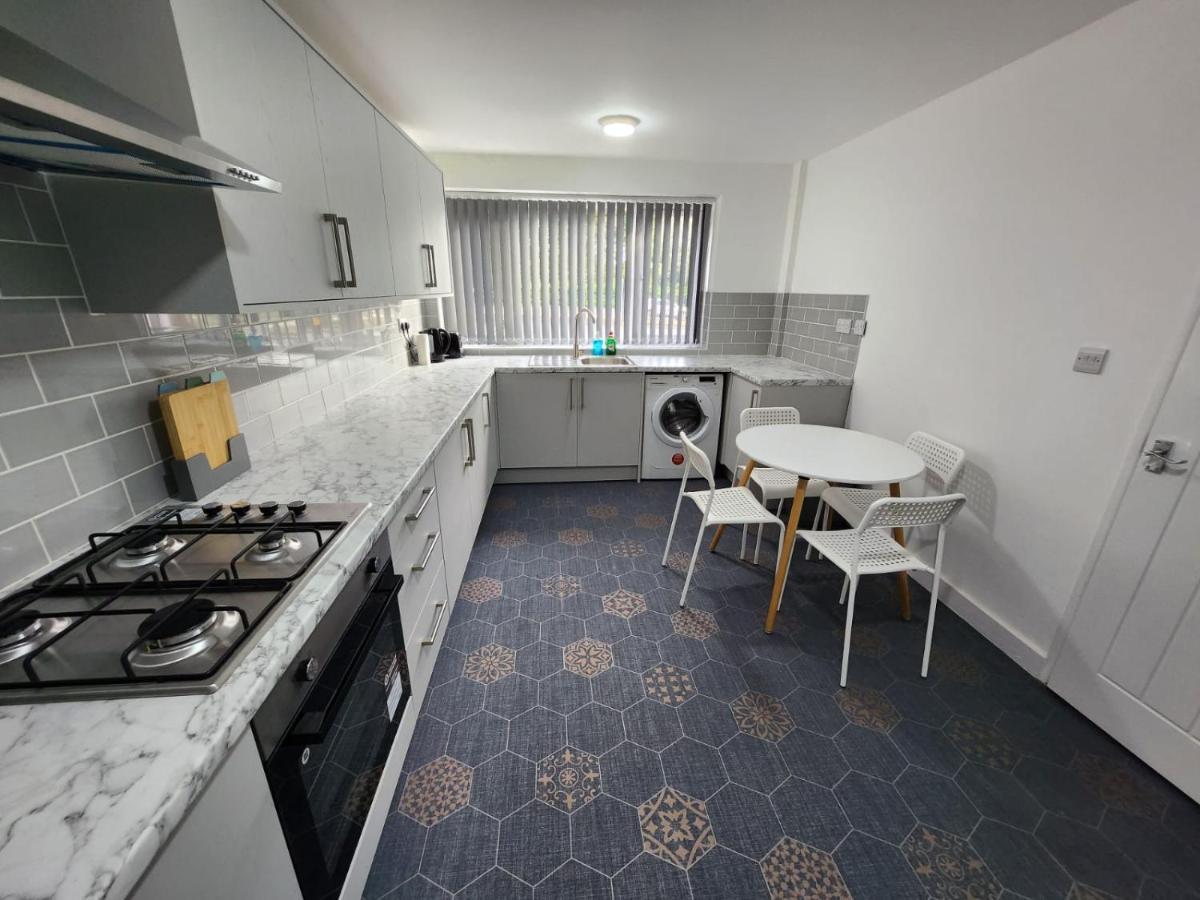 4 Bedroom 2 Bathroom Shared House - Near Bhx And Nec Birmingham Extérieur photo