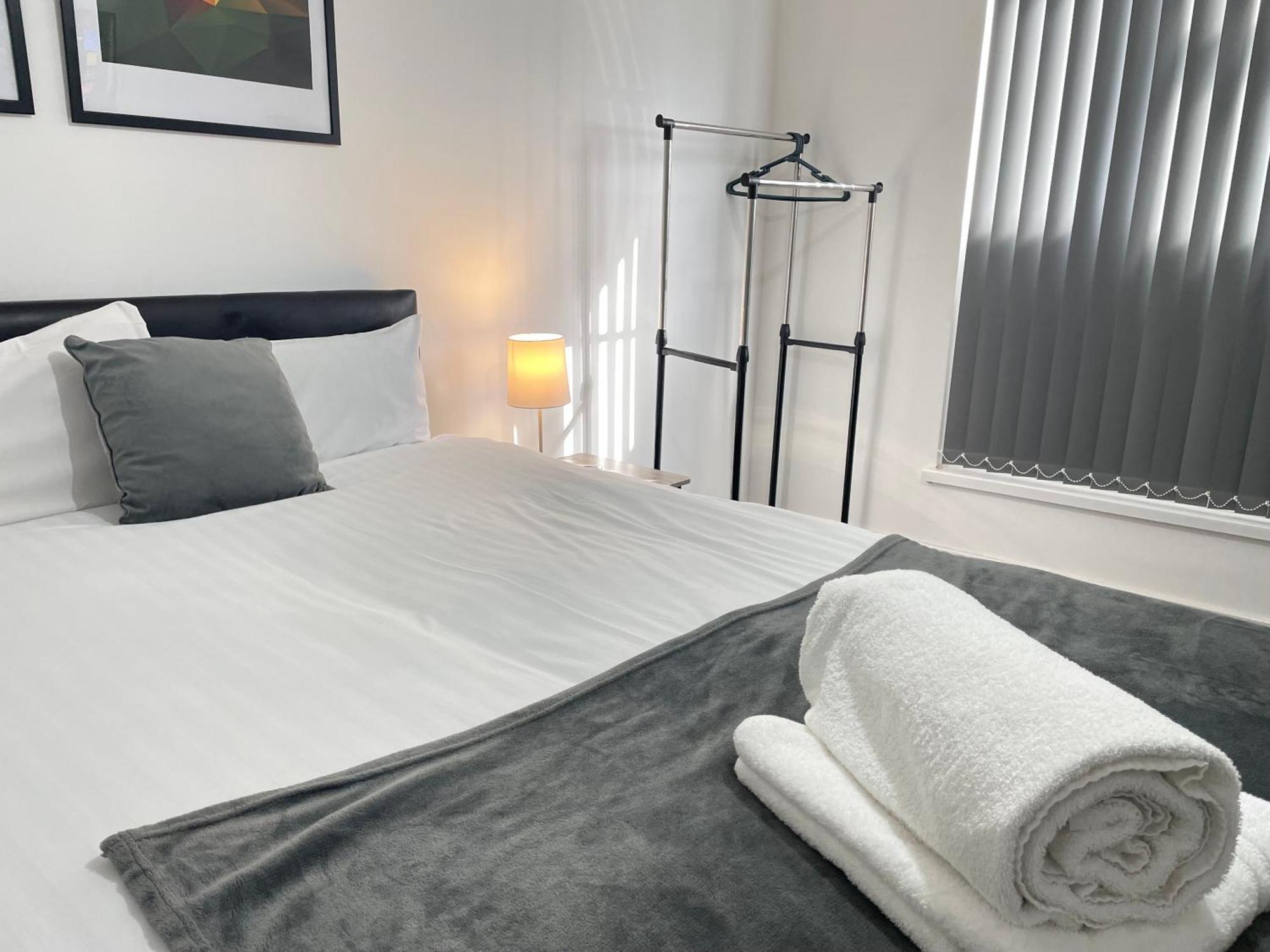 4 Bedroom 2 Bathroom Shared House - Near Bhx And Nec Birmingham Extérieur photo