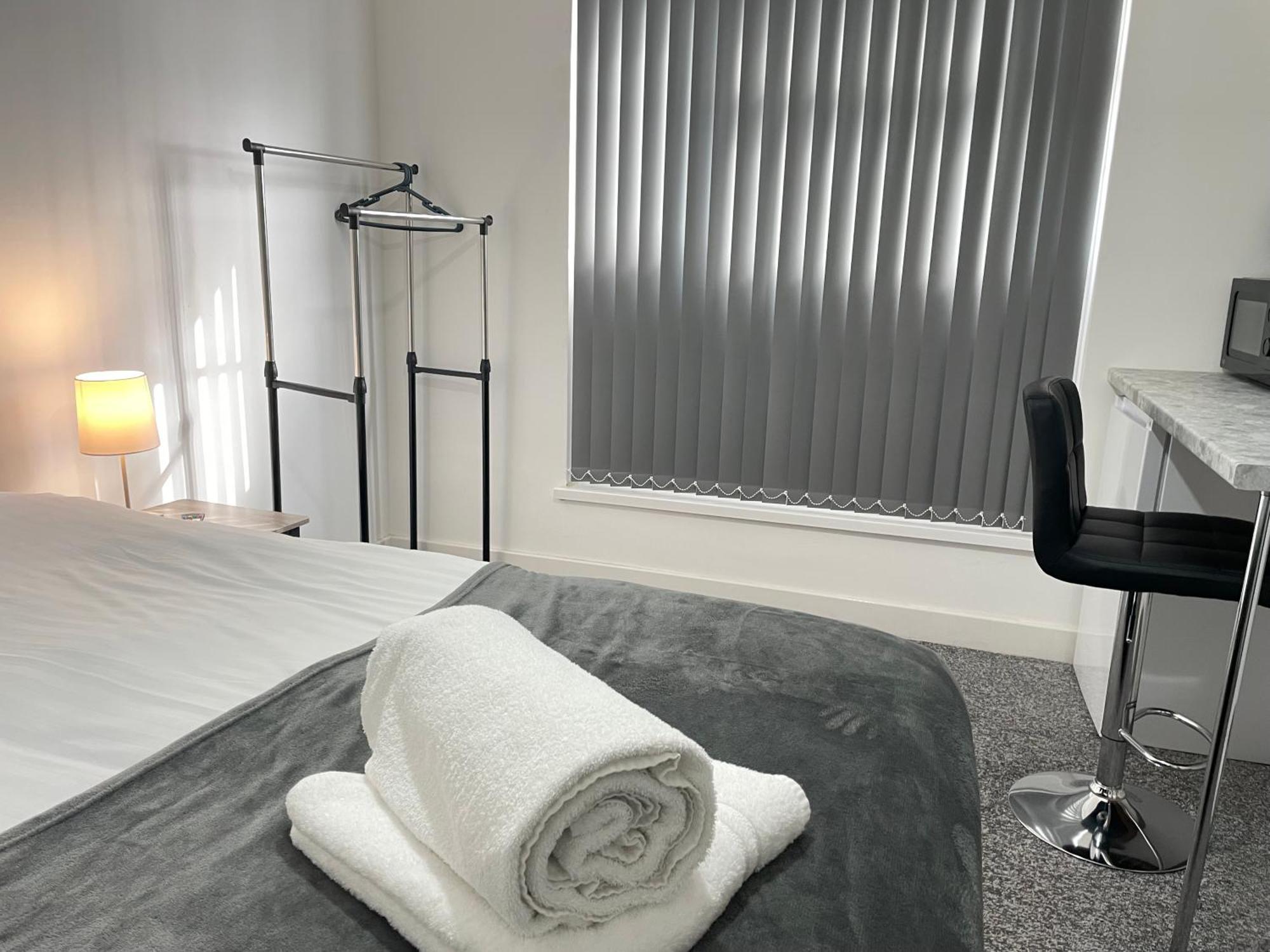 4 Bedroom 2 Bathroom Shared House - Near Bhx And Nec Birmingham Extérieur photo